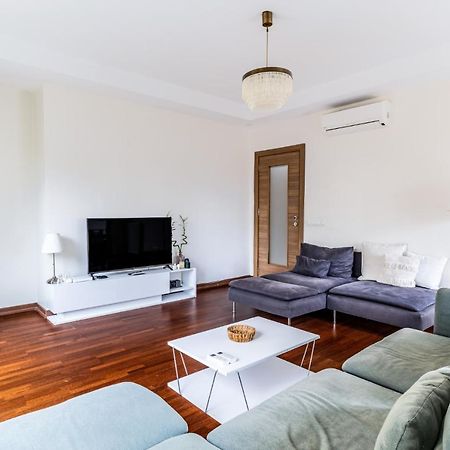 Spacious Flat Near Bagdat Avenue In Suadiye Appartement Istanboel Buitenkant foto