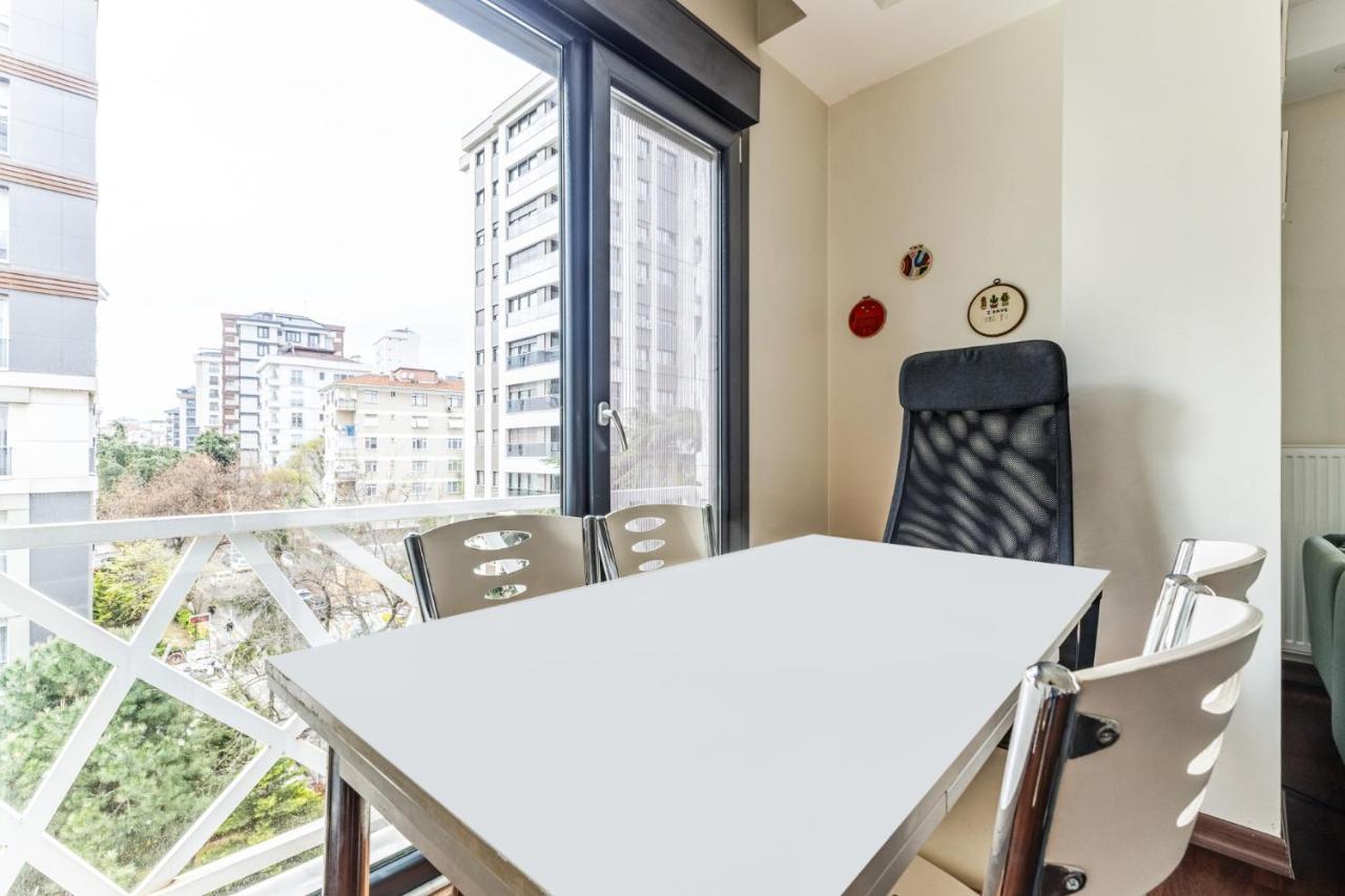 Spacious Flat Near Bagdat Avenue In Suadiye Appartement Istanboel Buitenkant foto