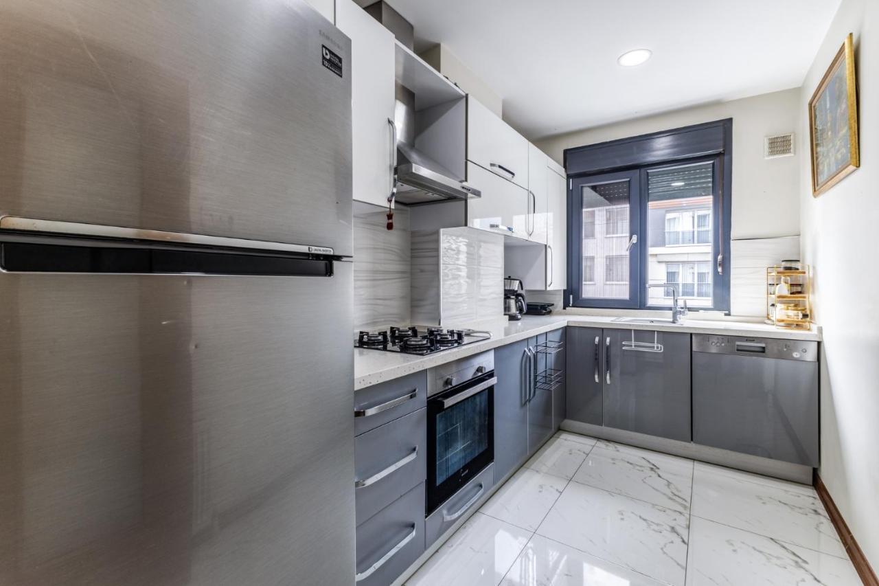 Spacious Flat Near Bagdat Avenue In Suadiye Appartement Istanboel Buitenkant foto