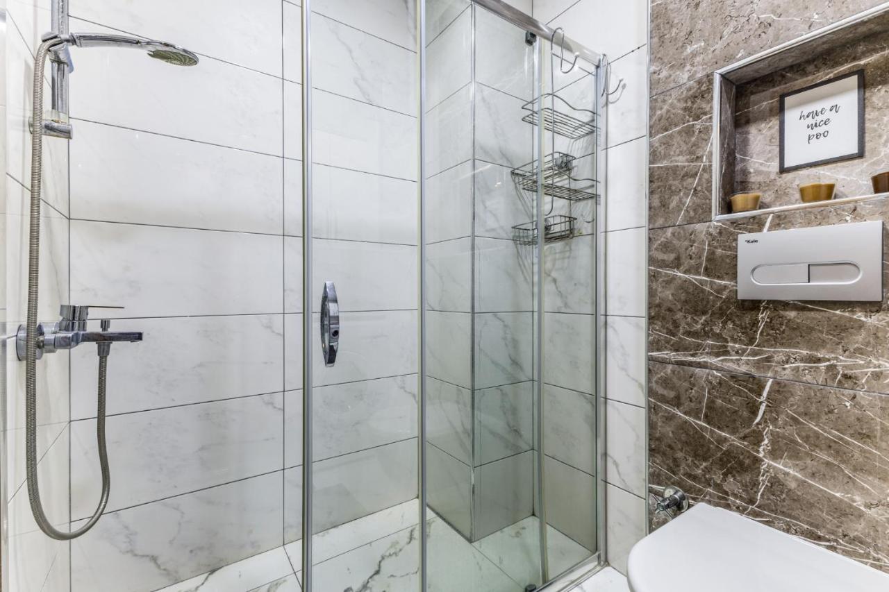 Spacious Flat Near Bagdat Avenue In Suadiye Appartement Istanboel Buitenkant foto